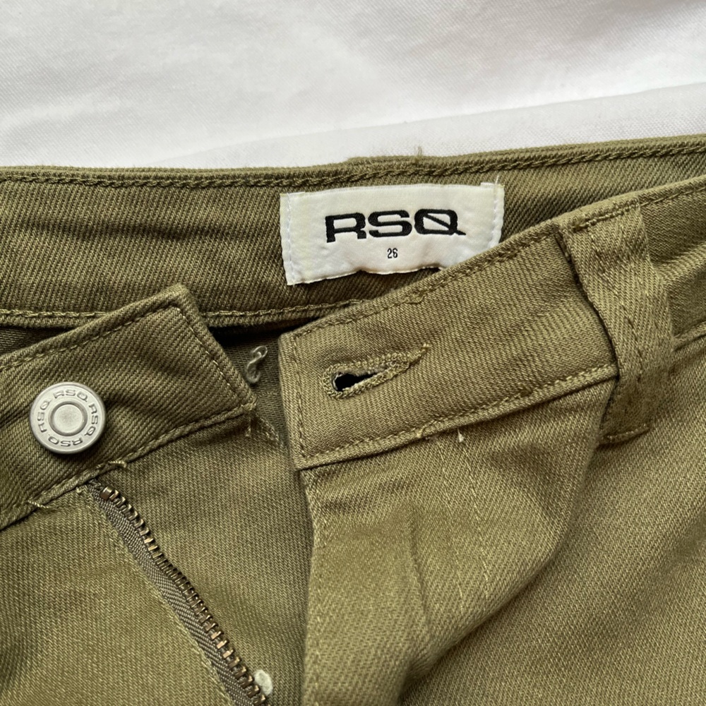 RSQ Mid Rise Cargo Midi Skirt. Dark Olive Green. Size 26. - Picture 6 of 7